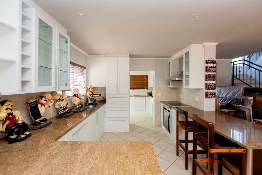 7 Bedroom Property for Sale in Myburgh Park Western Cape